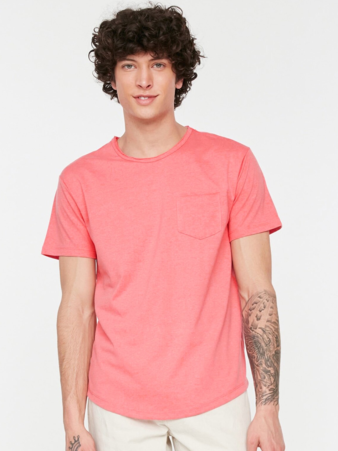 

Trendyol Men Dusty Pink Solid T-shirt, Rose