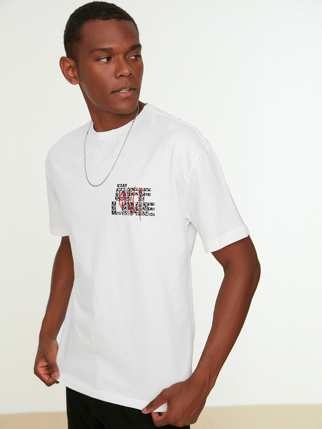 

Trendyol Men White & Black Pure Cotton Typography T-shirt