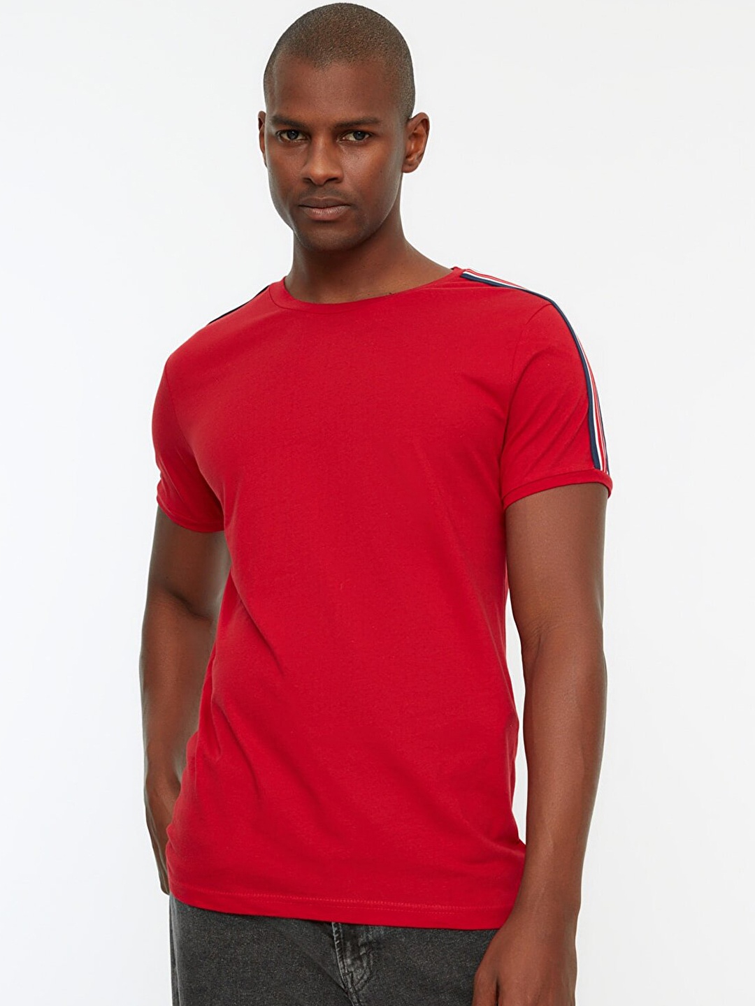 

Trendyol Men Red Solid Applique Slim Fit T-shirt