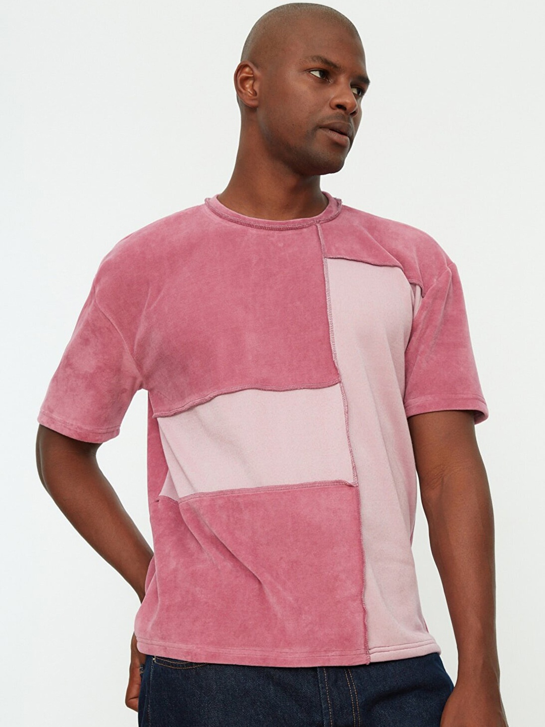 

Trendyol Men DustyPink Colourblocked T-shirt, Rose