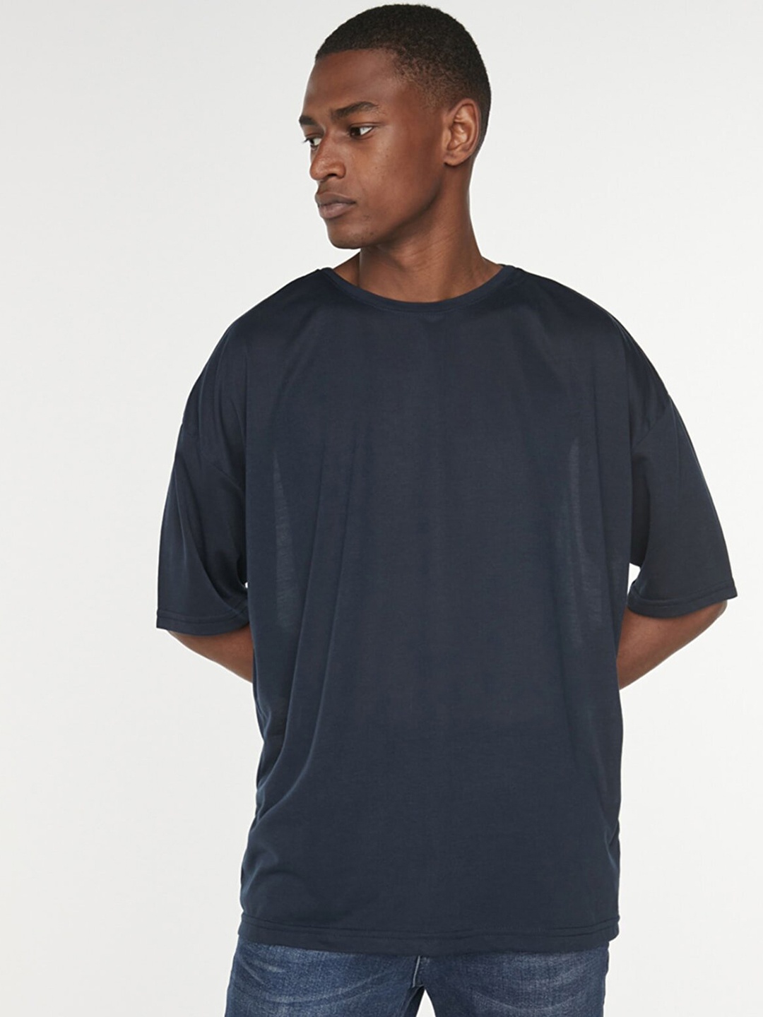 

Trendyol Men Navy Blue Solid T-shirt