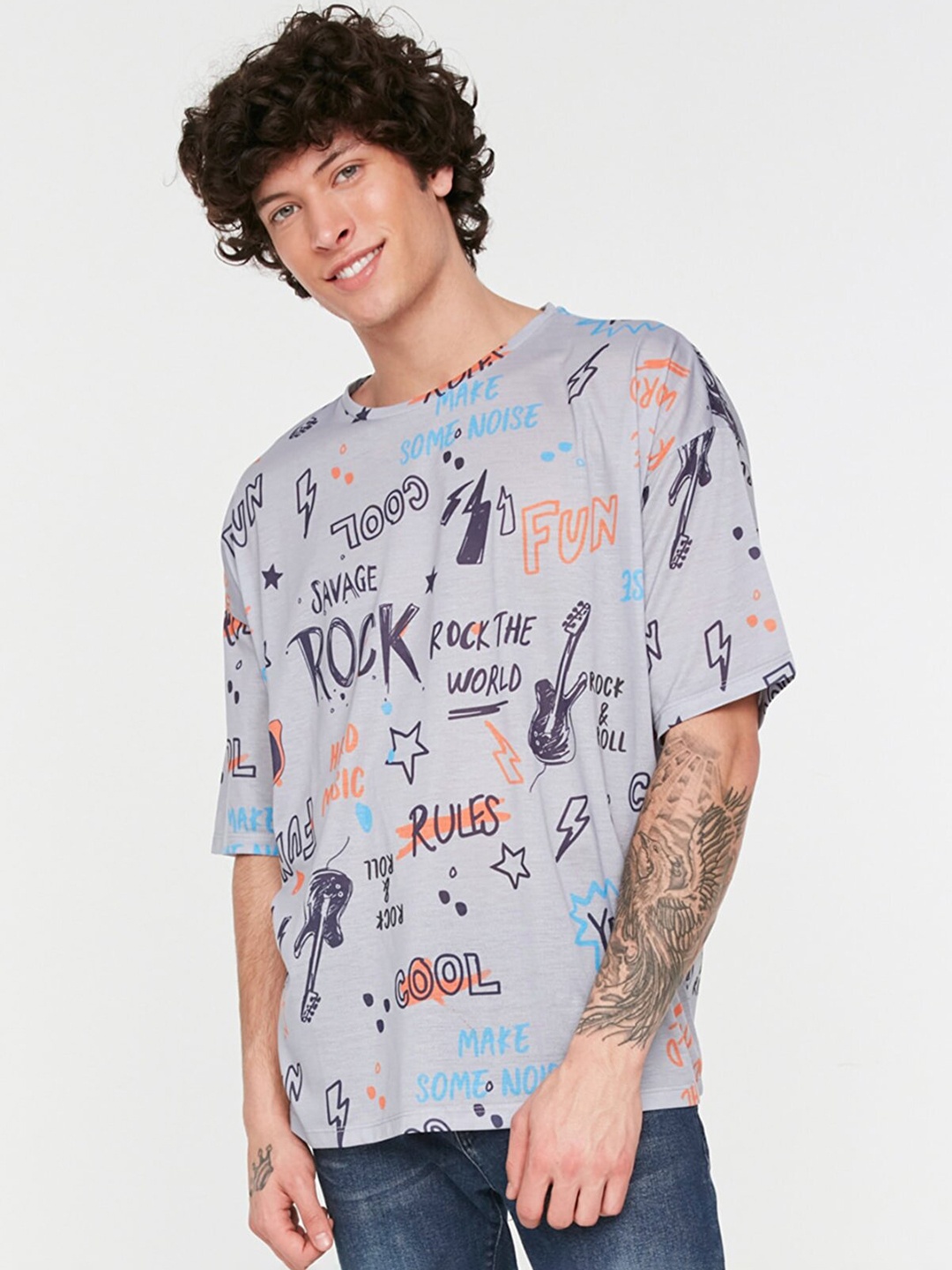 

Trendyol Men Grey & Black Typography Printed Drop-Shoulder Sleeves T-shirt