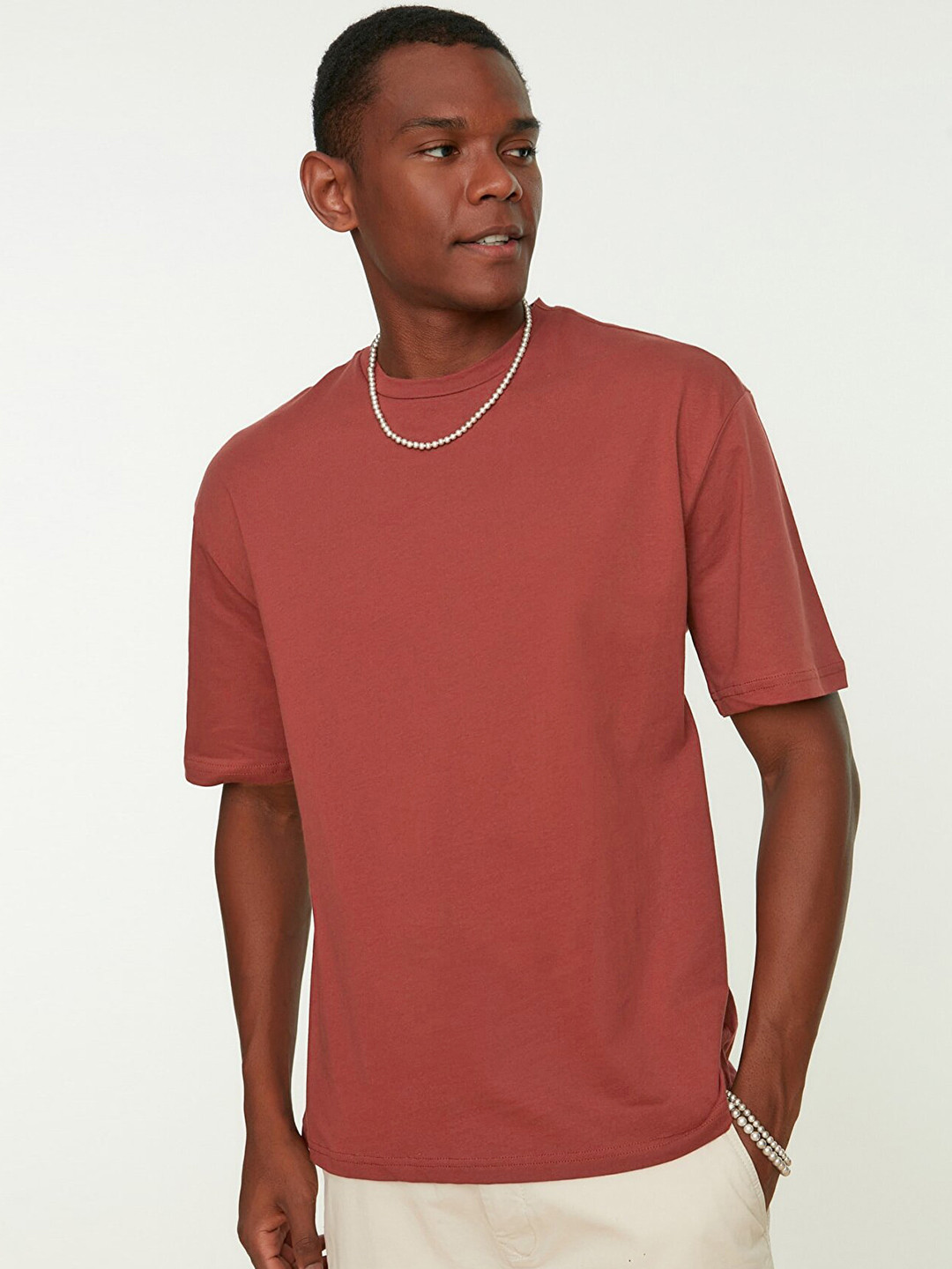 

Trendyol Men Rust Red Pure Cotton Relaxed Fit Typography T-shirt