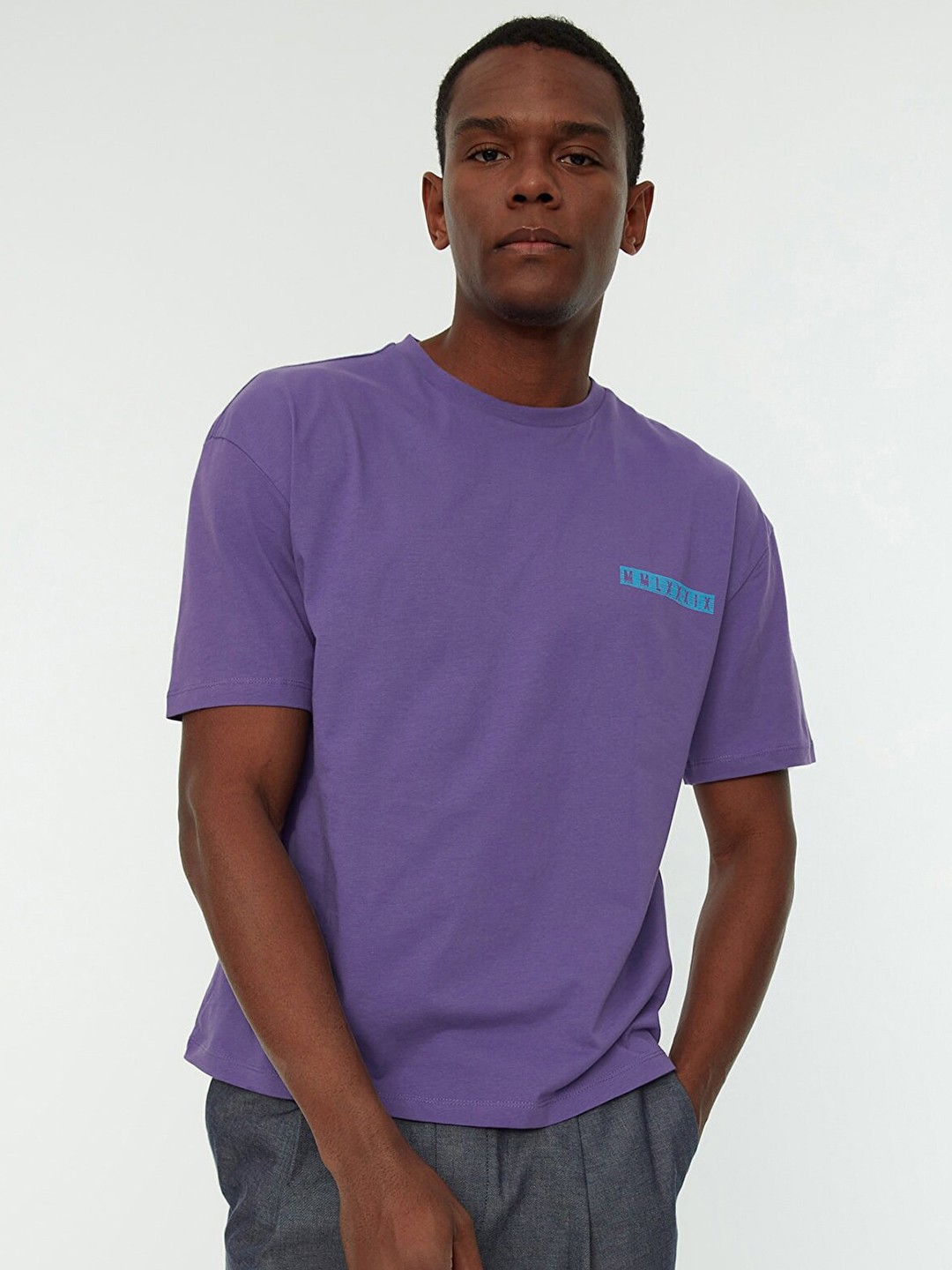 

Trendyol Men Purple Typography Printed Drop-Shoulder Sleeves T-shirt