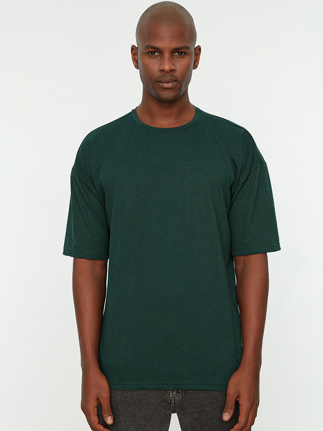 

Trendyol Men Green Solid Drop-Shoulder Sleeves T-shirt