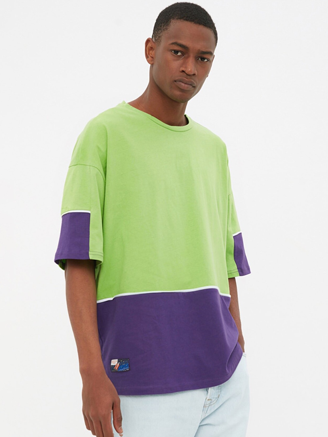 

Trendyol Men Green & Purple Colourblocked T-shirt