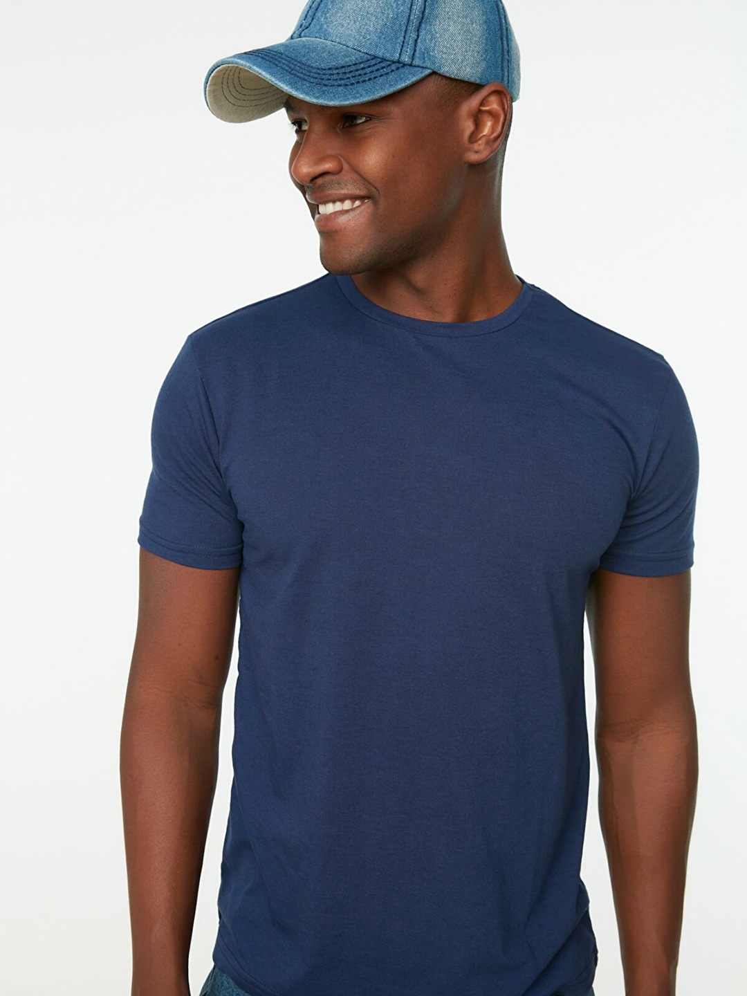 

Trendyol Men Navy Blue Solid T-shirt