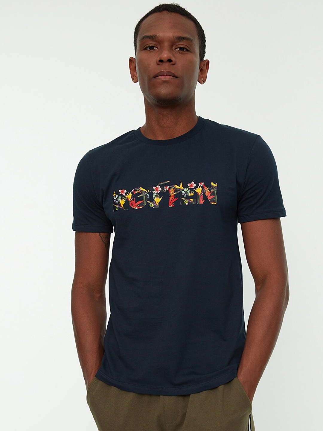 

Trendyol Men Navy Blue & Yellow Typography Printed T-shirt