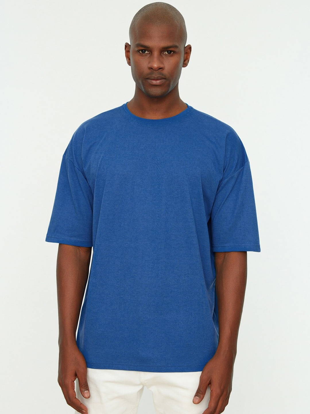 

Trendyol Men Blue Solid Oversized Drop-Shoulder Sleeves T-shirt