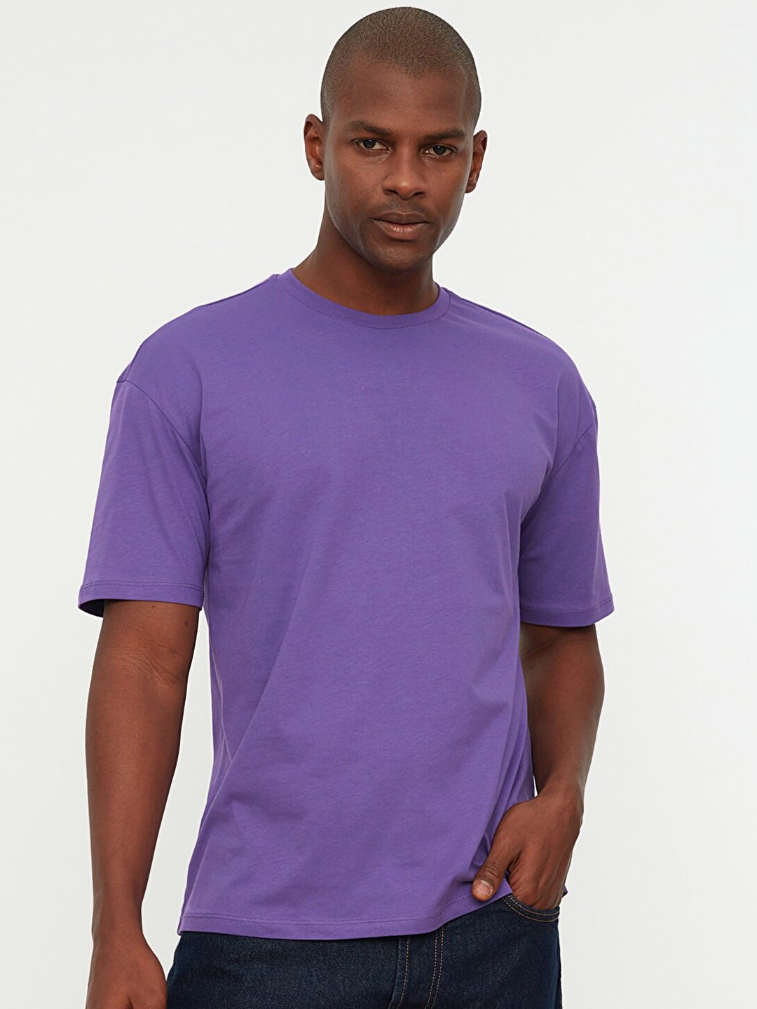 

Trendyol Men Purple Solid Drop-Shoulder Sleeves T-shirt