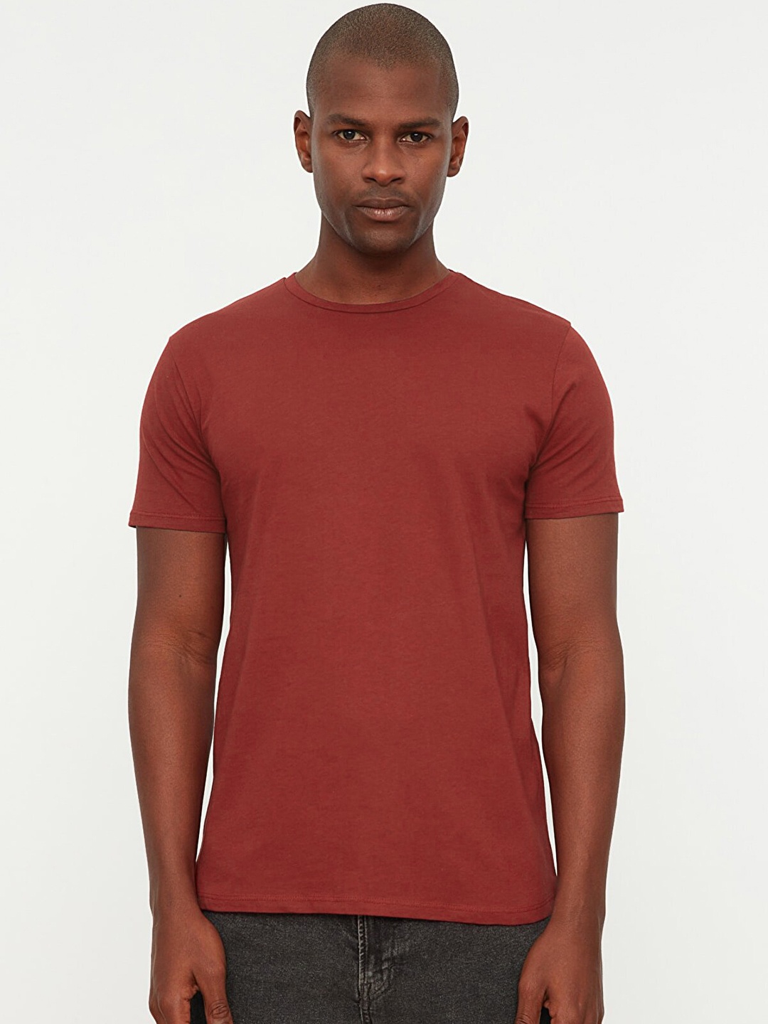 

Trendyol Men Maroon Solid Pure Cotton T-shirt