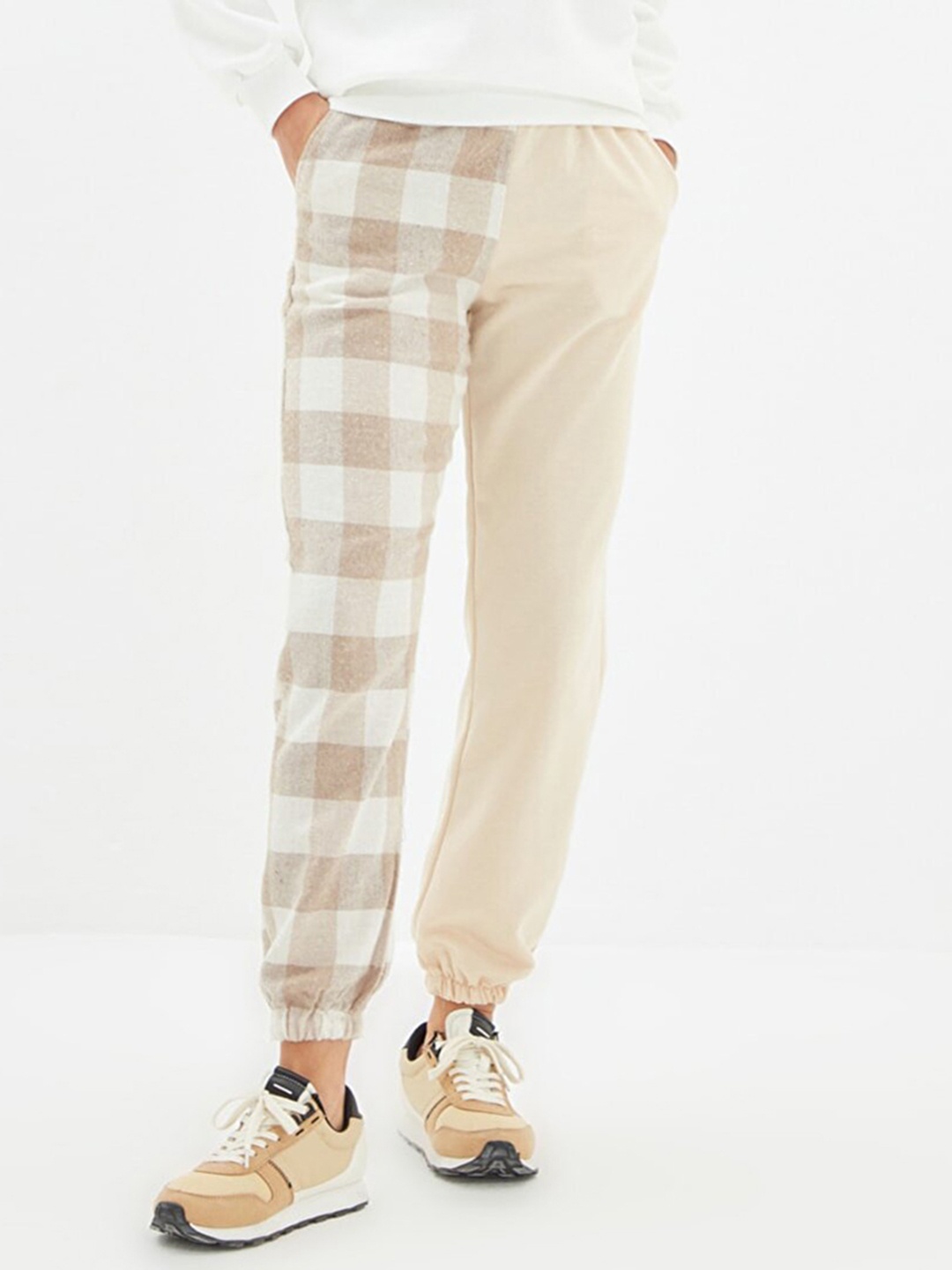 

Trendyol Women Beige & Cream-Coloured Checked Joggers