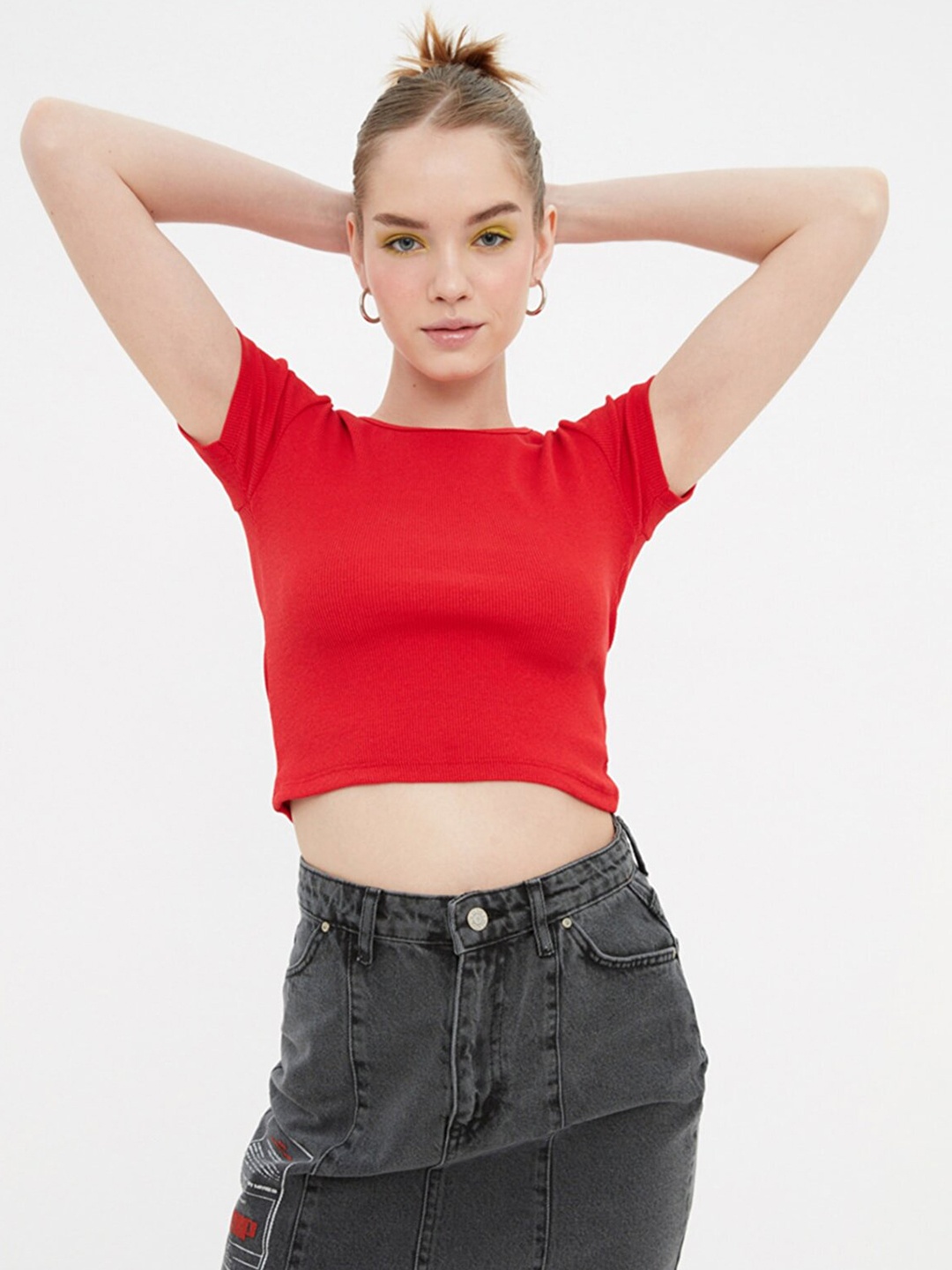 

Trendyol Red Solid Crop Top