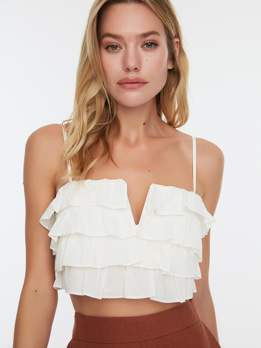 

Trendyol Women White Solid Ruffles Detail Crop Top