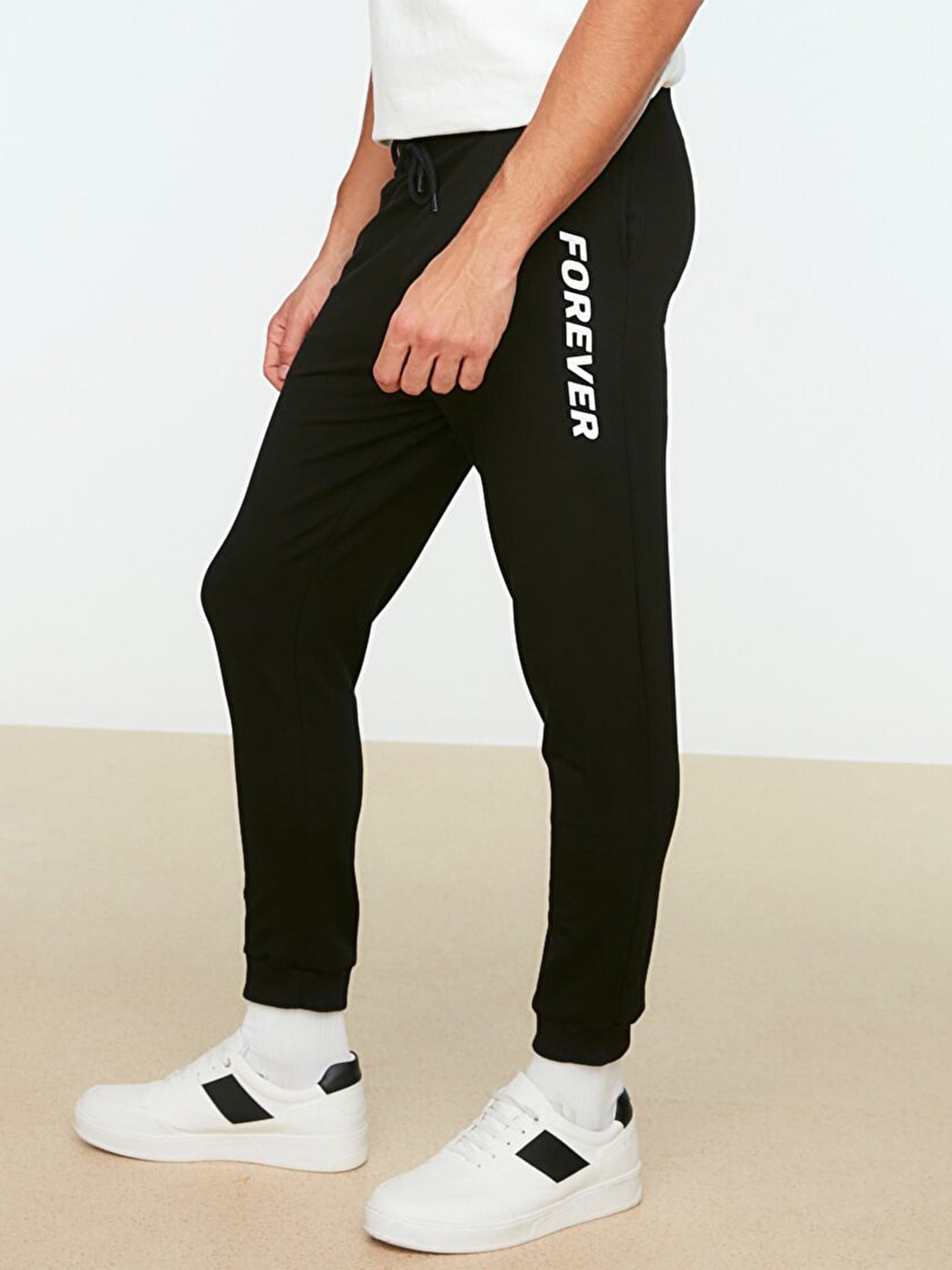 

Trendyol Men Black & White Typography Print Jogger