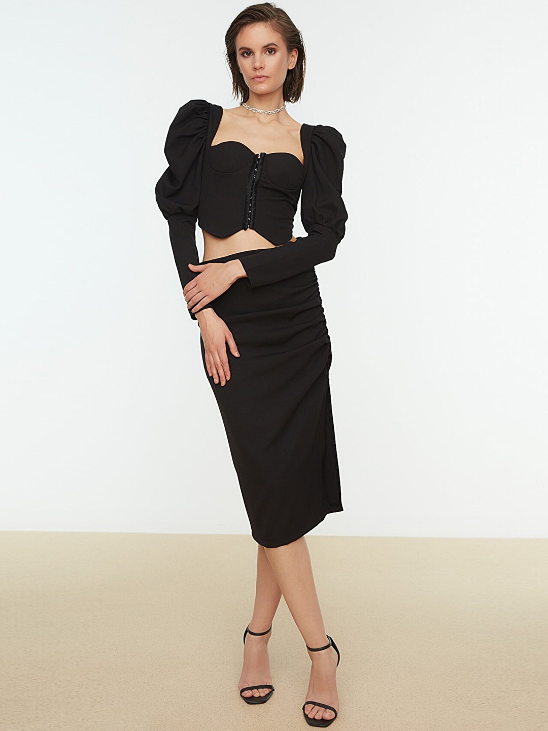 

Trendyol Women Black Solid Sweetheart Neck Crop Top