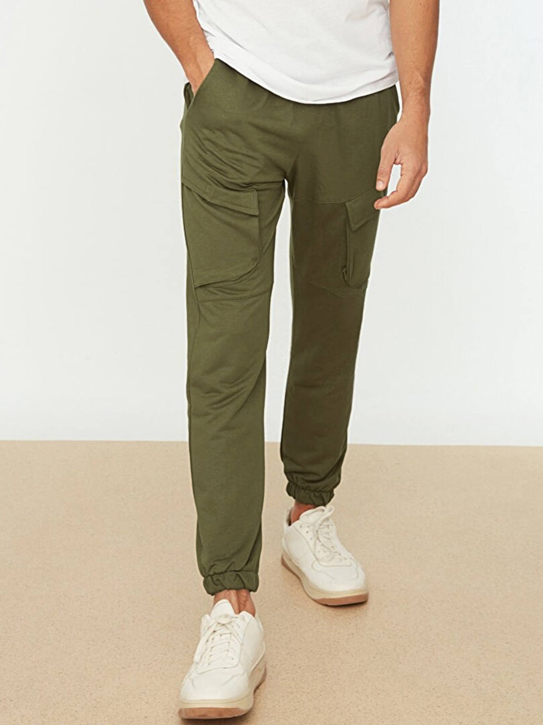 

Trendyol Men Khaki Solid Joggers, Olive