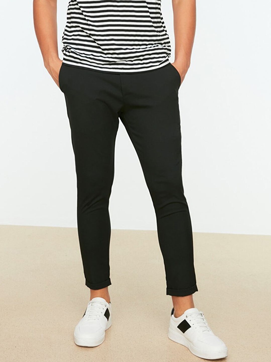

Trendyol Men Black Solid Slim Fit Trousers