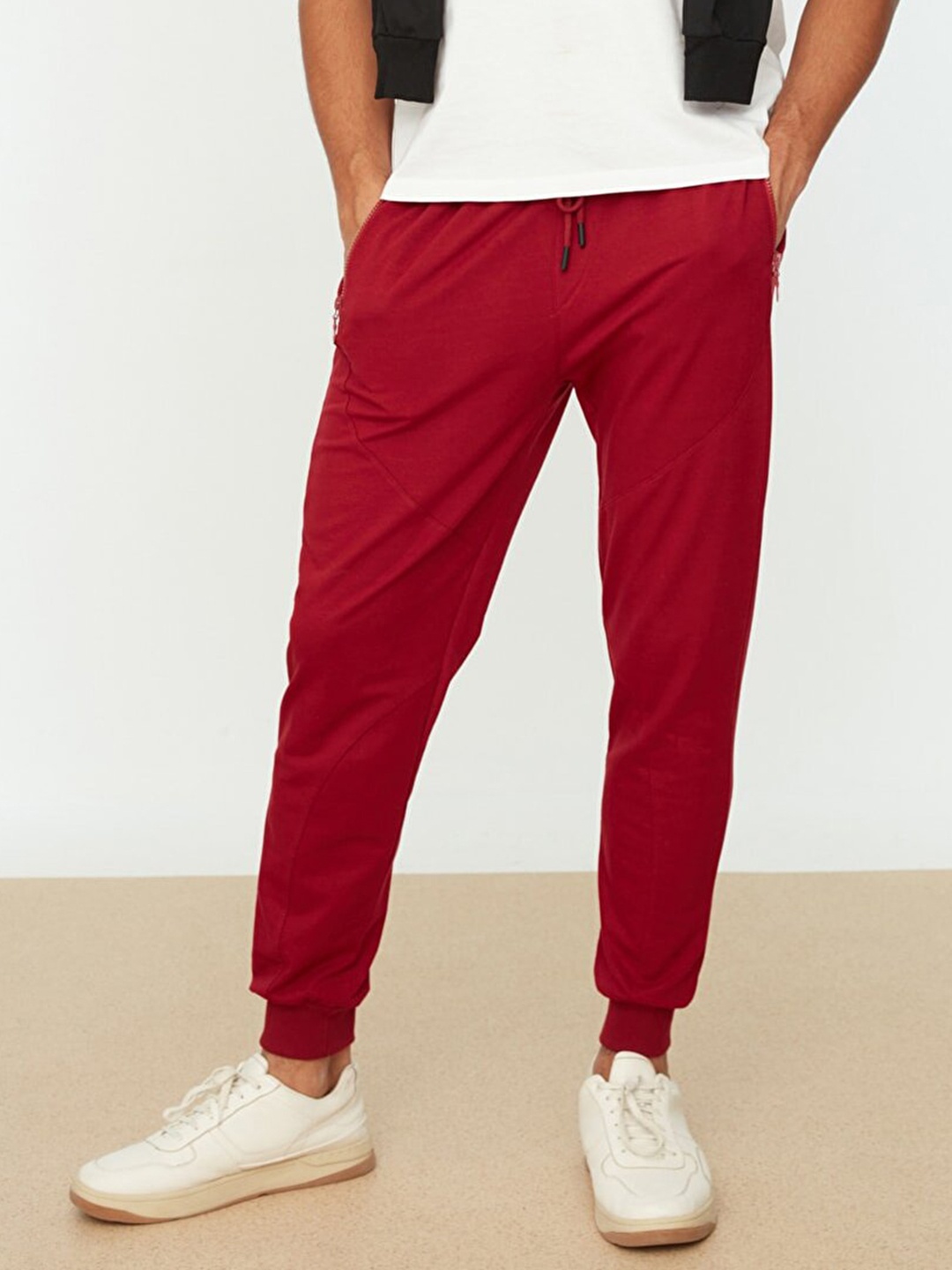 

Trendyol Men Burgundy Solid Joggers