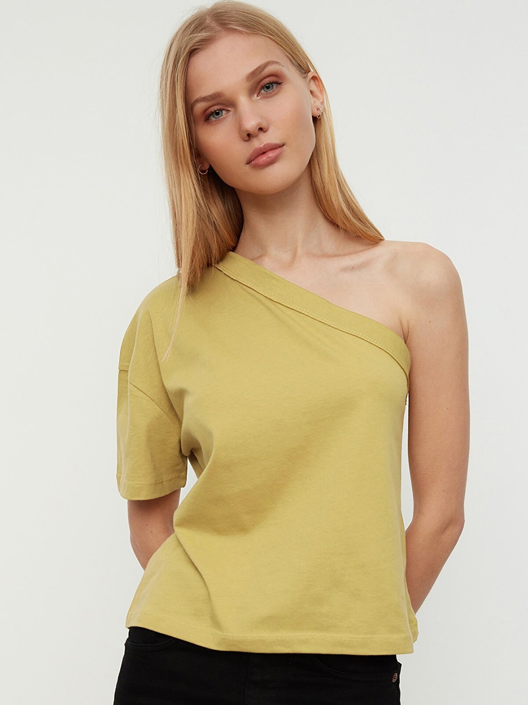 

Trendyol Women Khaki Solid One Shoulder Top