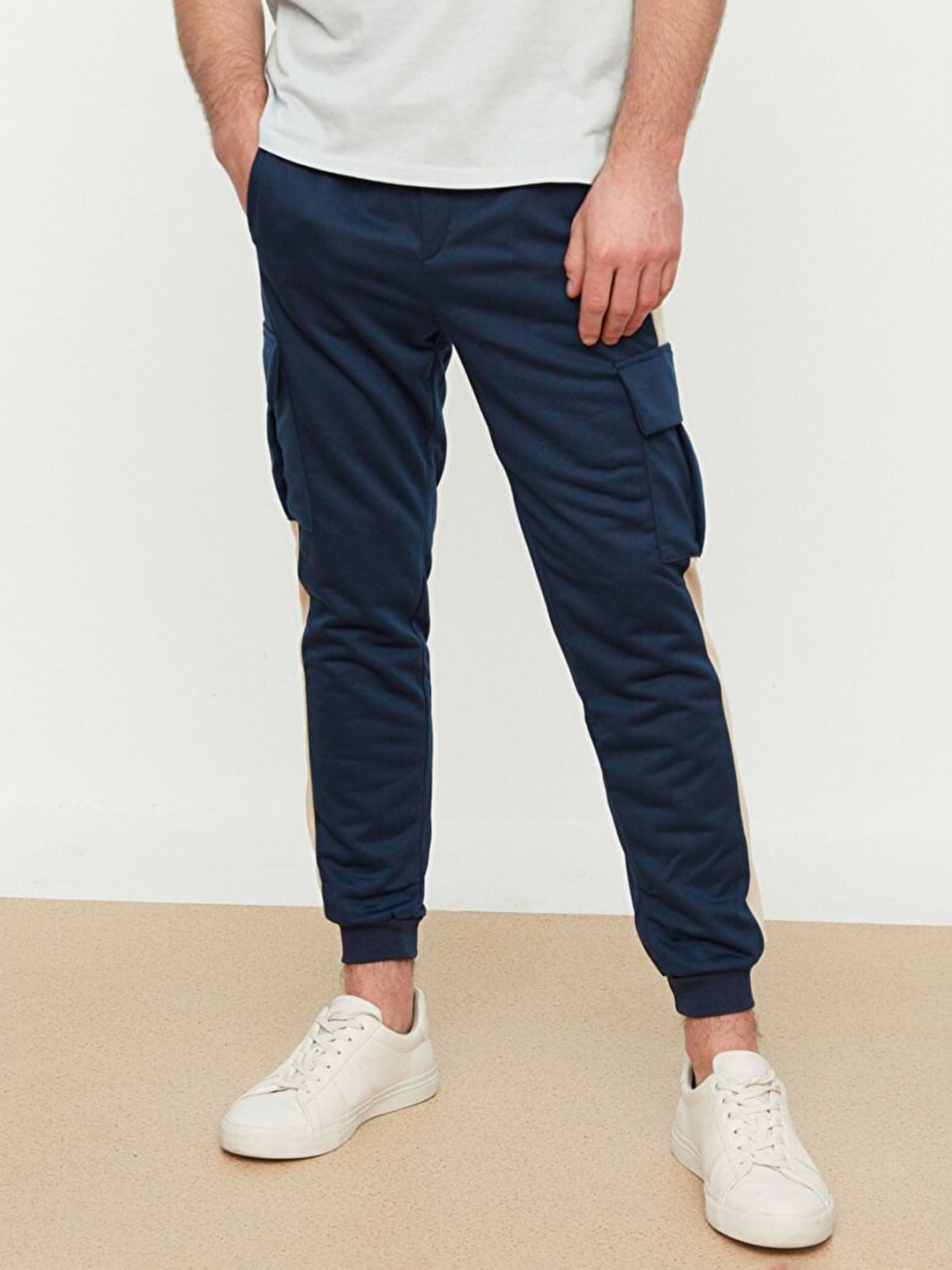 

Trendyol Men Navy Blue Solid Joggers