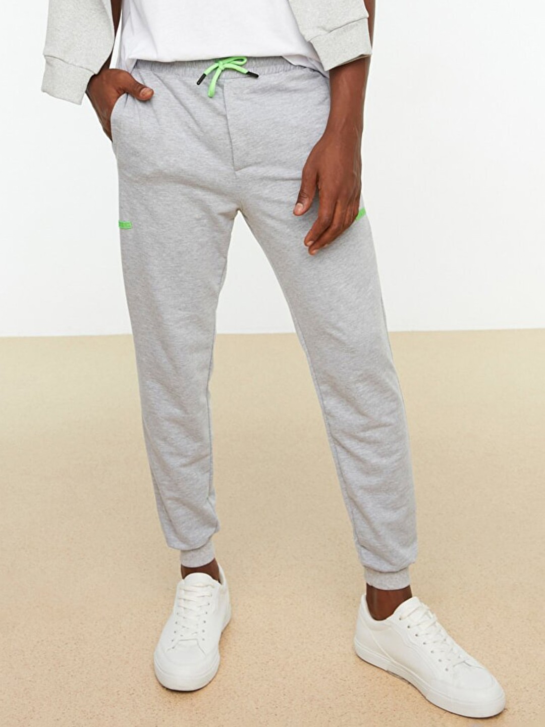 

Trendyol Men Grey Melange Solid Joggers