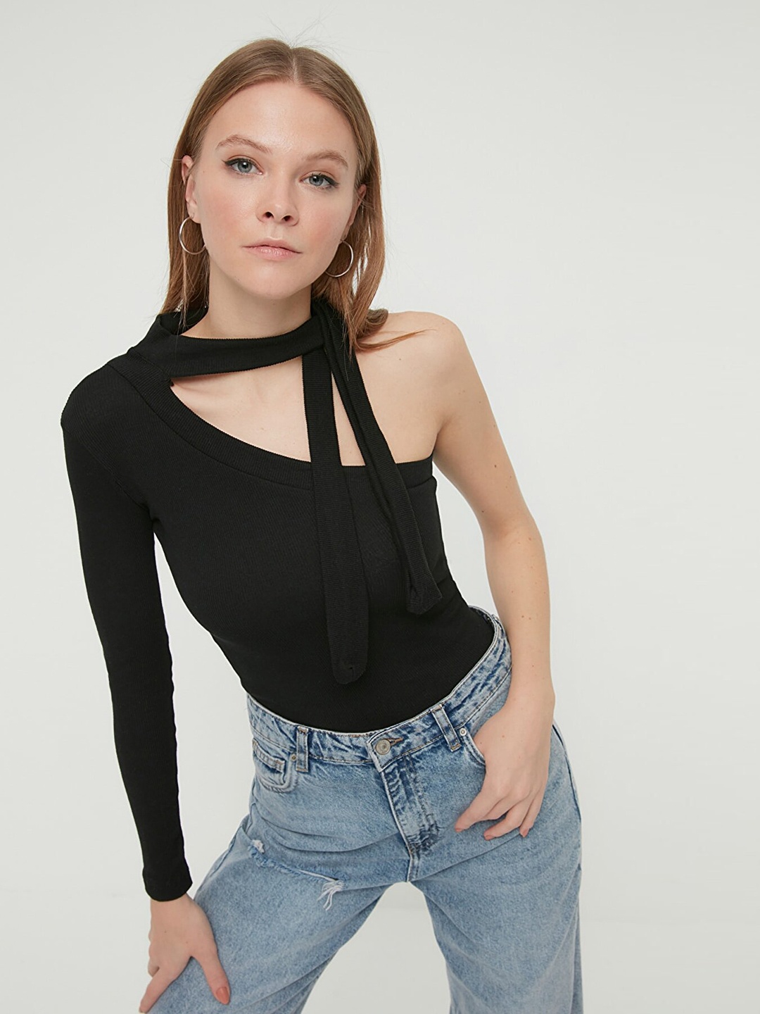 

Trendyol Black One Shoulder Tie-Up Neck Top