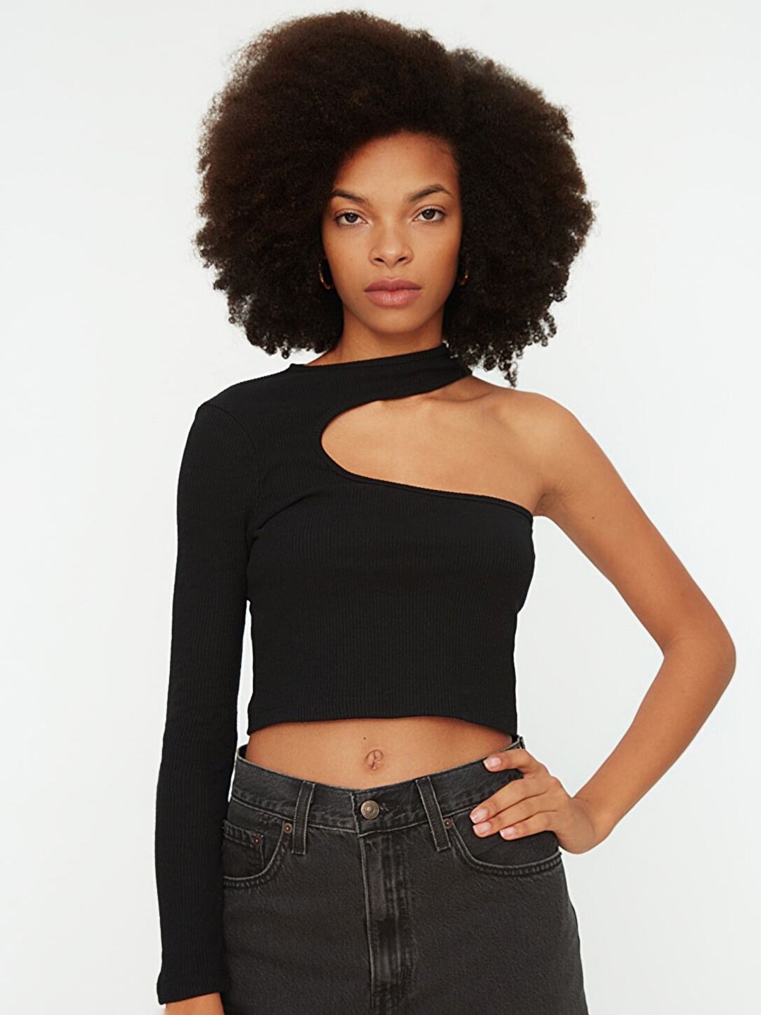 

Trendyol Black Solid One Shoulder Crop Top