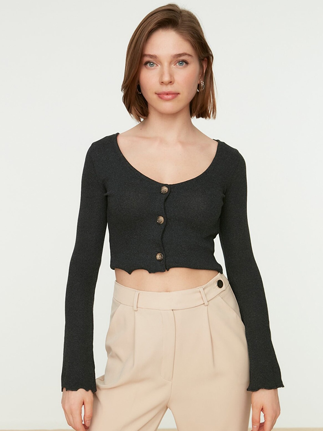 

Trendyol Charcoal Grey Solid Ribbed Knitted Crop Top
