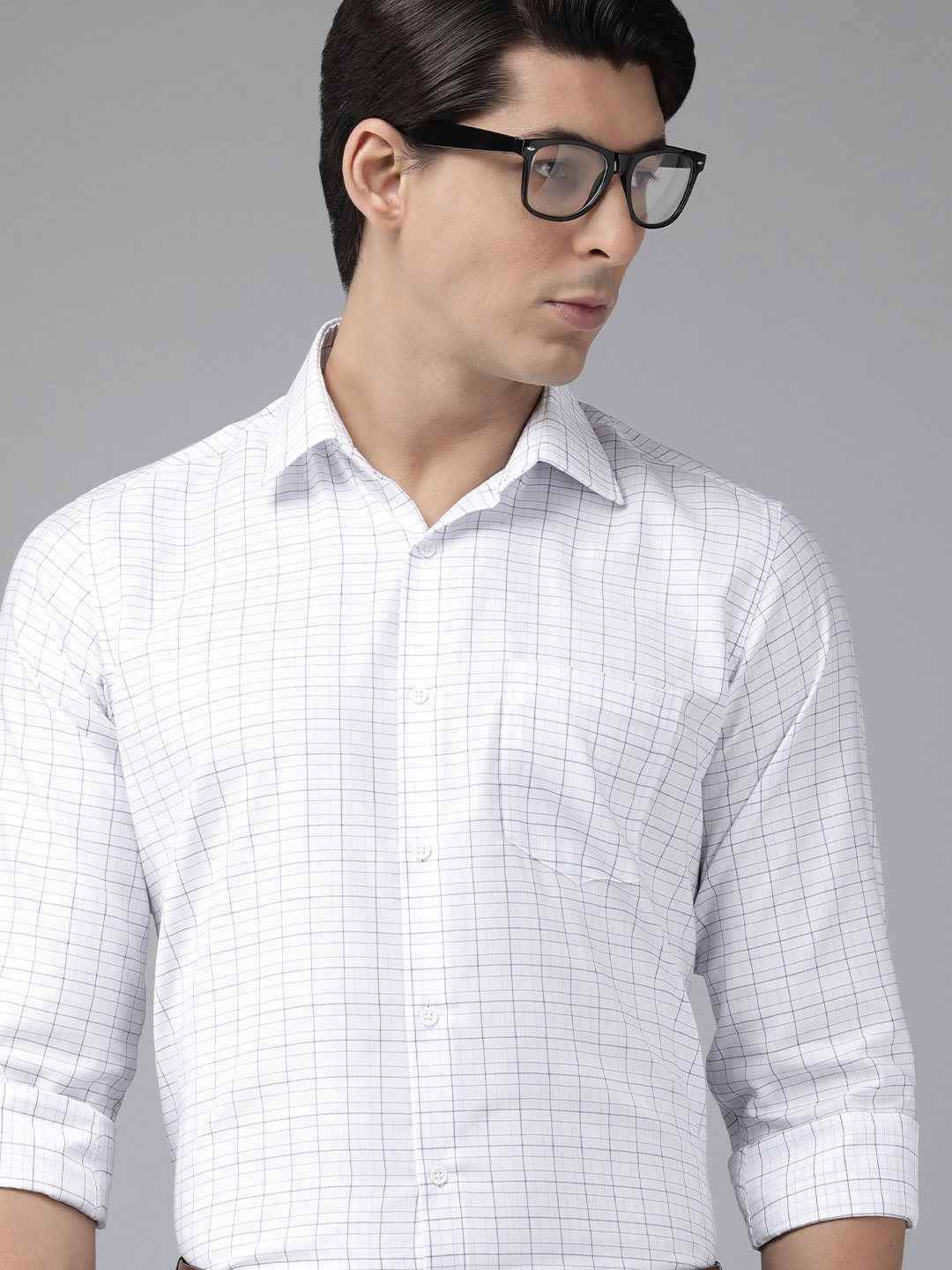 

Van Heusen Men White Custom Fit Checked Formal Shirt