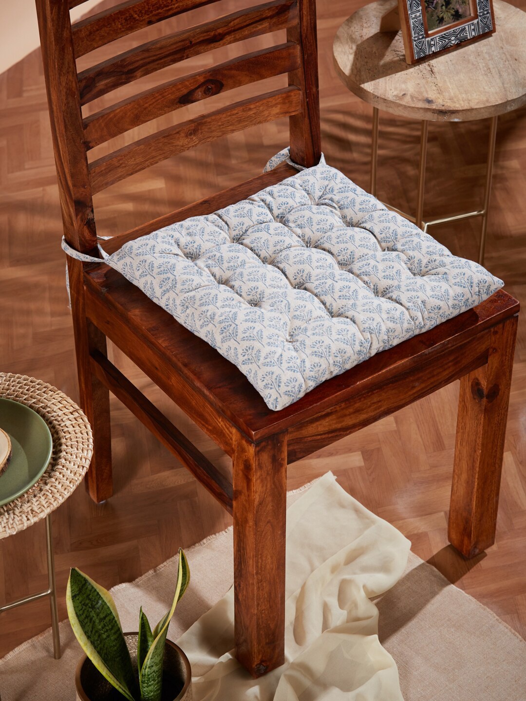 

Fabindia Unisex Antara White Block Printed Cotton Chair Pad, Off white