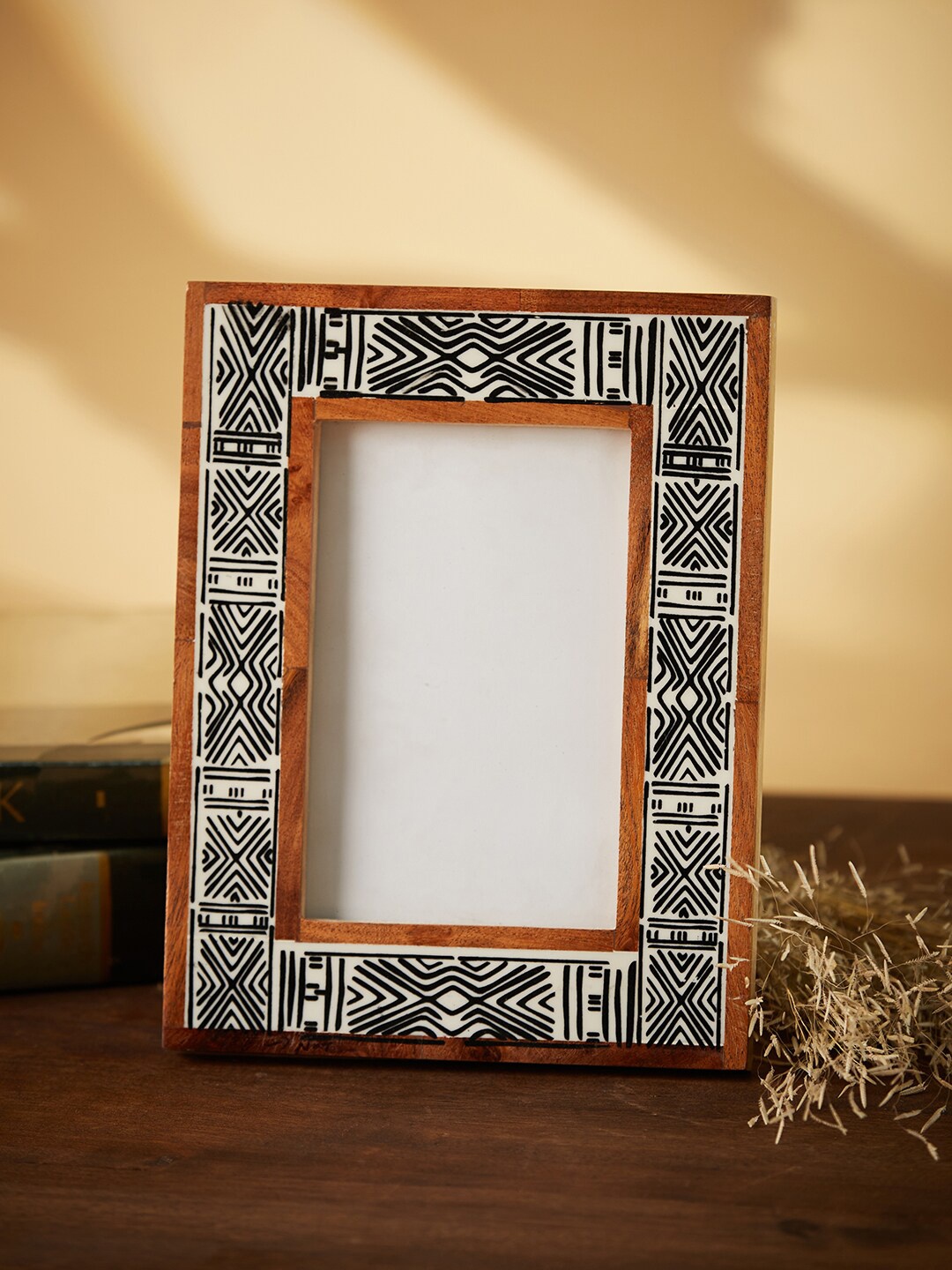 

Fabindia Black & White Printed Wooden Table Photo Frame