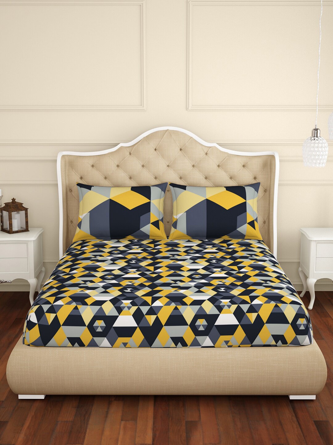 

SPACES Black & Yellow Geometric 144 TC King Bedsheet with 2 Pillow Covers