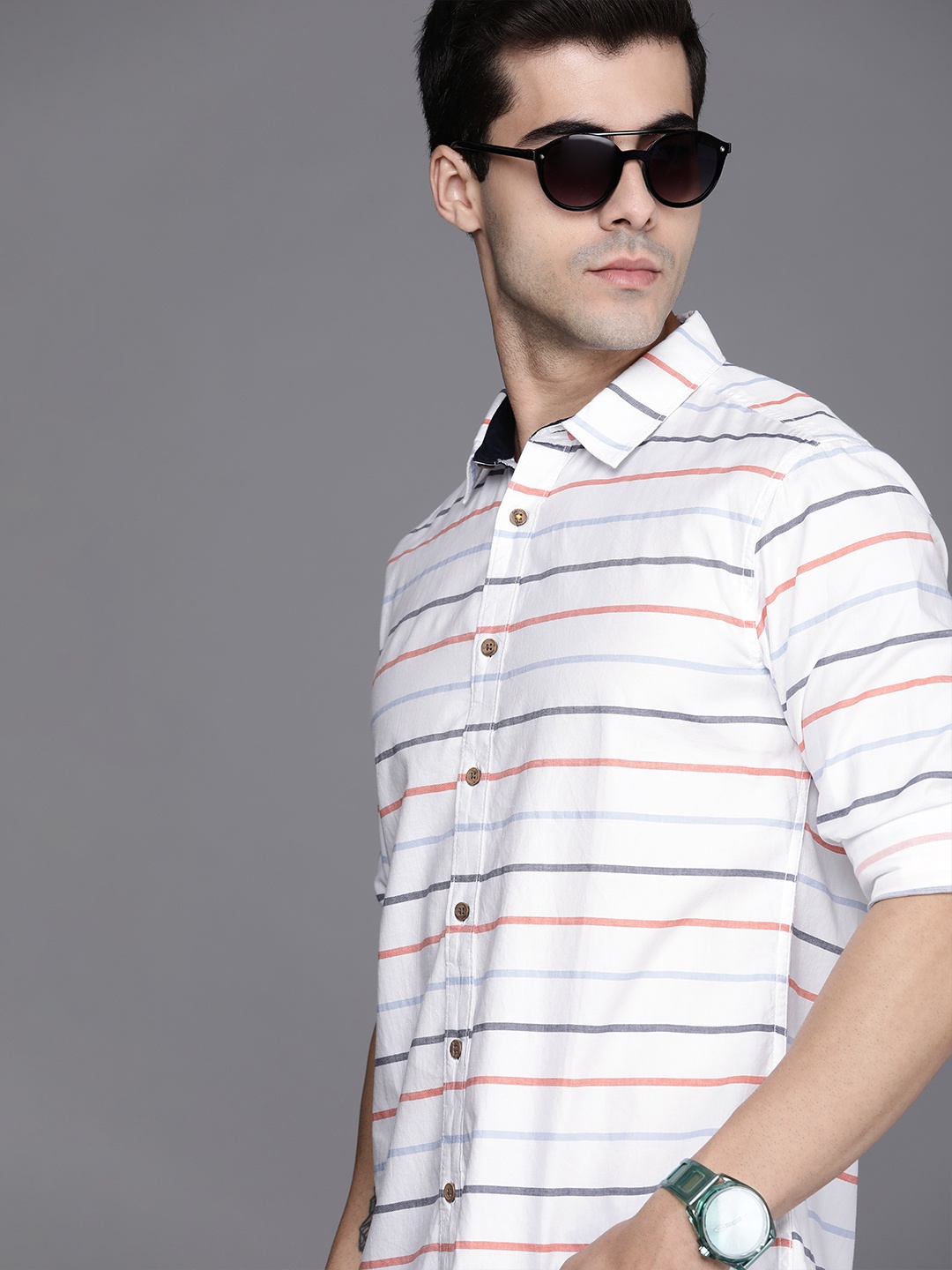 

Ducati Men White & Blue Slim Fit Horizontal Stripes Pure Cotton Casual Shirt
