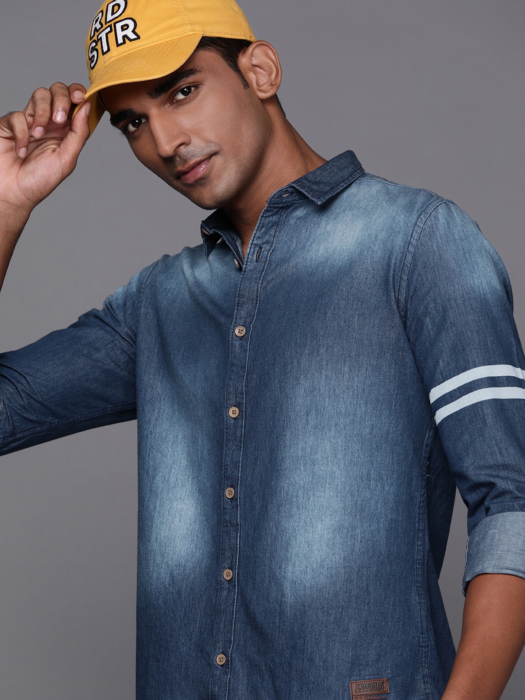 

Ducati Men Blue Slim Fit Casual Shirt