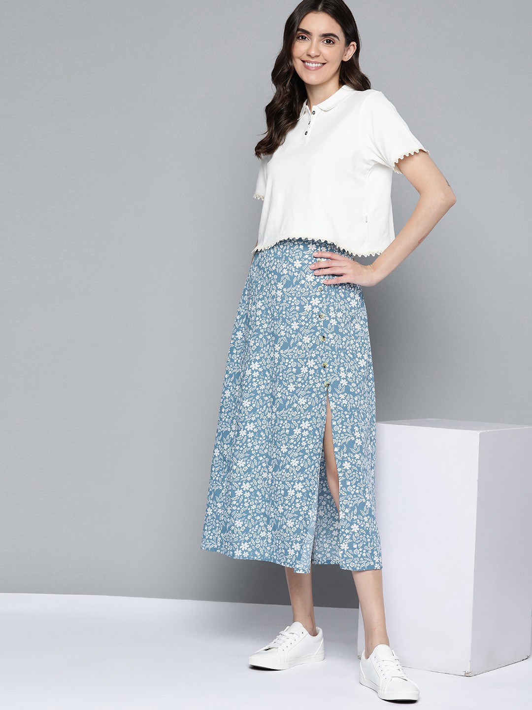 

Mast & Harbour Blue & White Floral Printed Midi Skirt