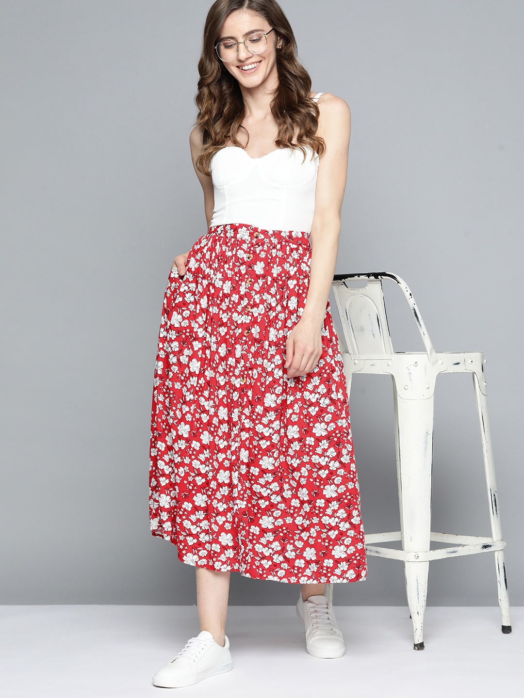 

Mast & Harbour Red & White Floral Printed Front Button Midi Pleated Skirts