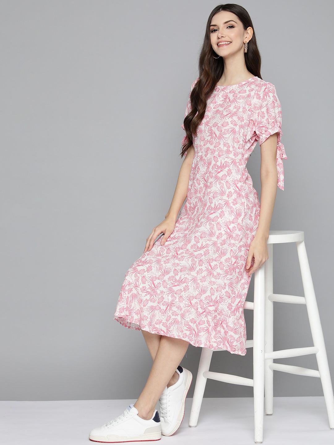 

Mast & Harbour Pink & White Floral A-Line Midi Dress