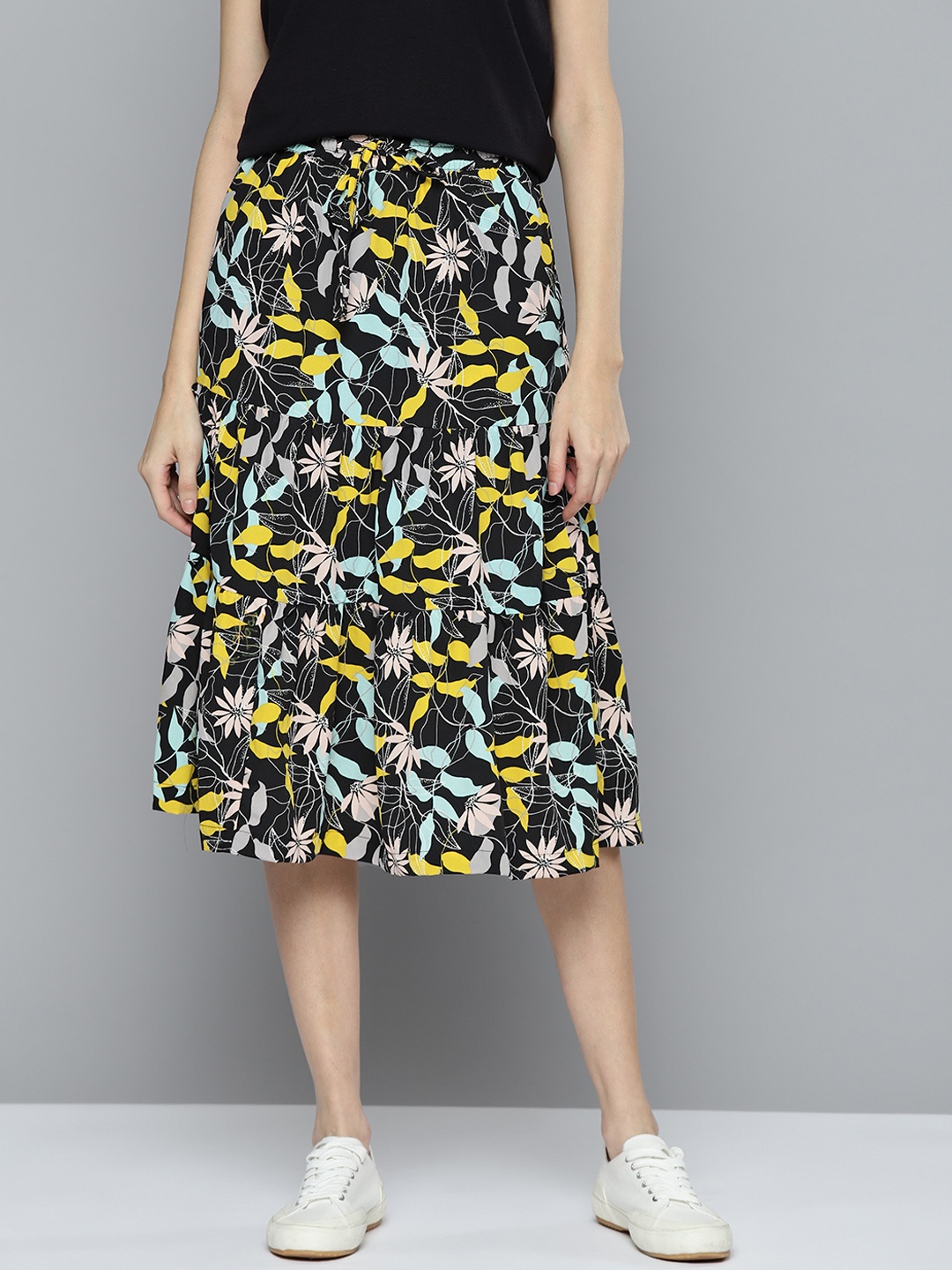 

Mast & Harbour Black & Blue Floral Printed Tiered Skirt