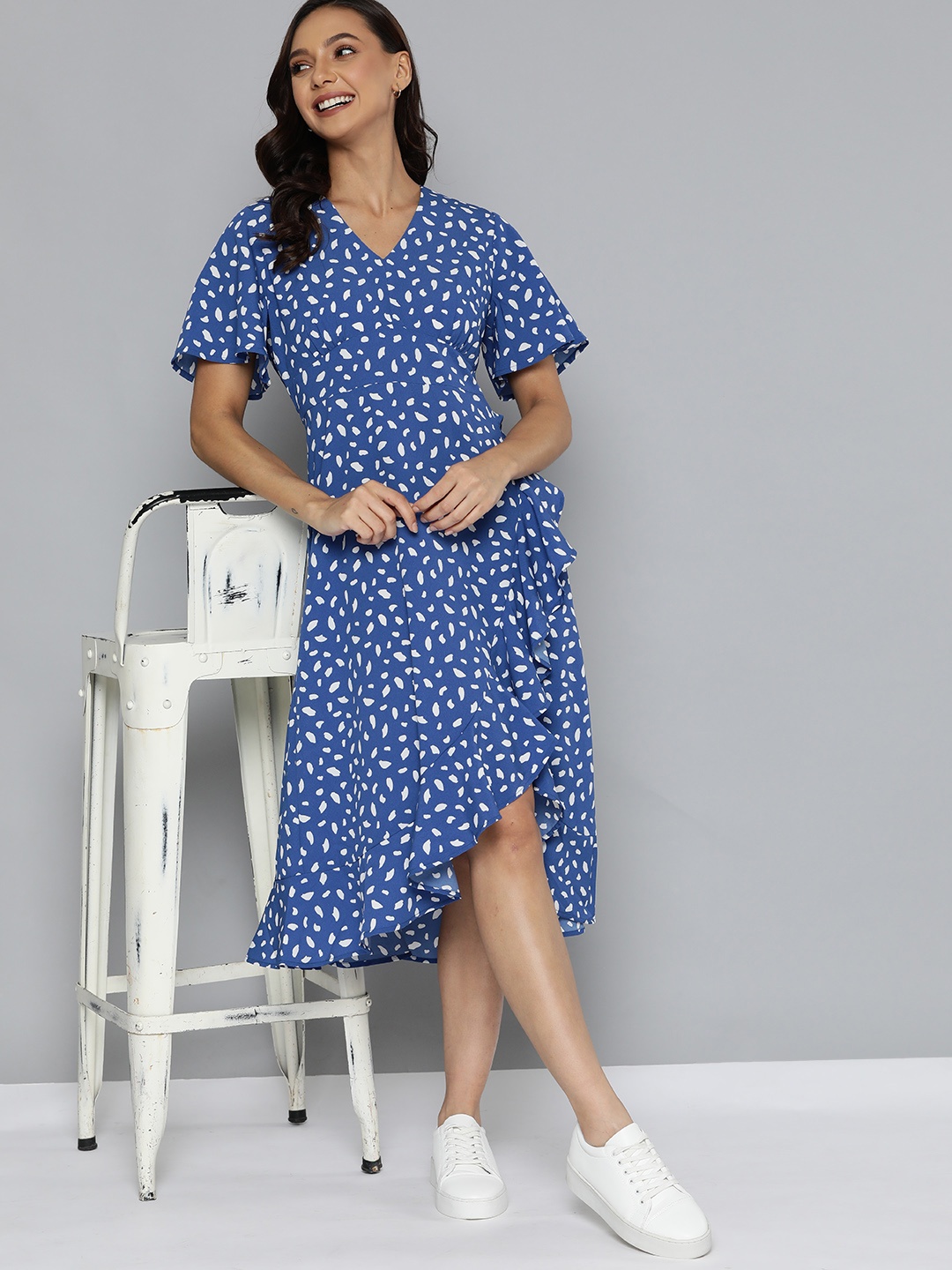 

Mast & Harbour Navy Blue & White Abstract Print A-Line Midi Dress