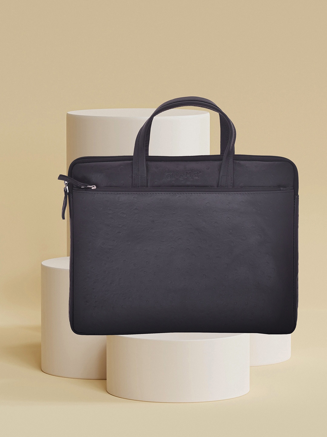 

OLIVE MIST Unisex Black Textured Leather Laptop Bag