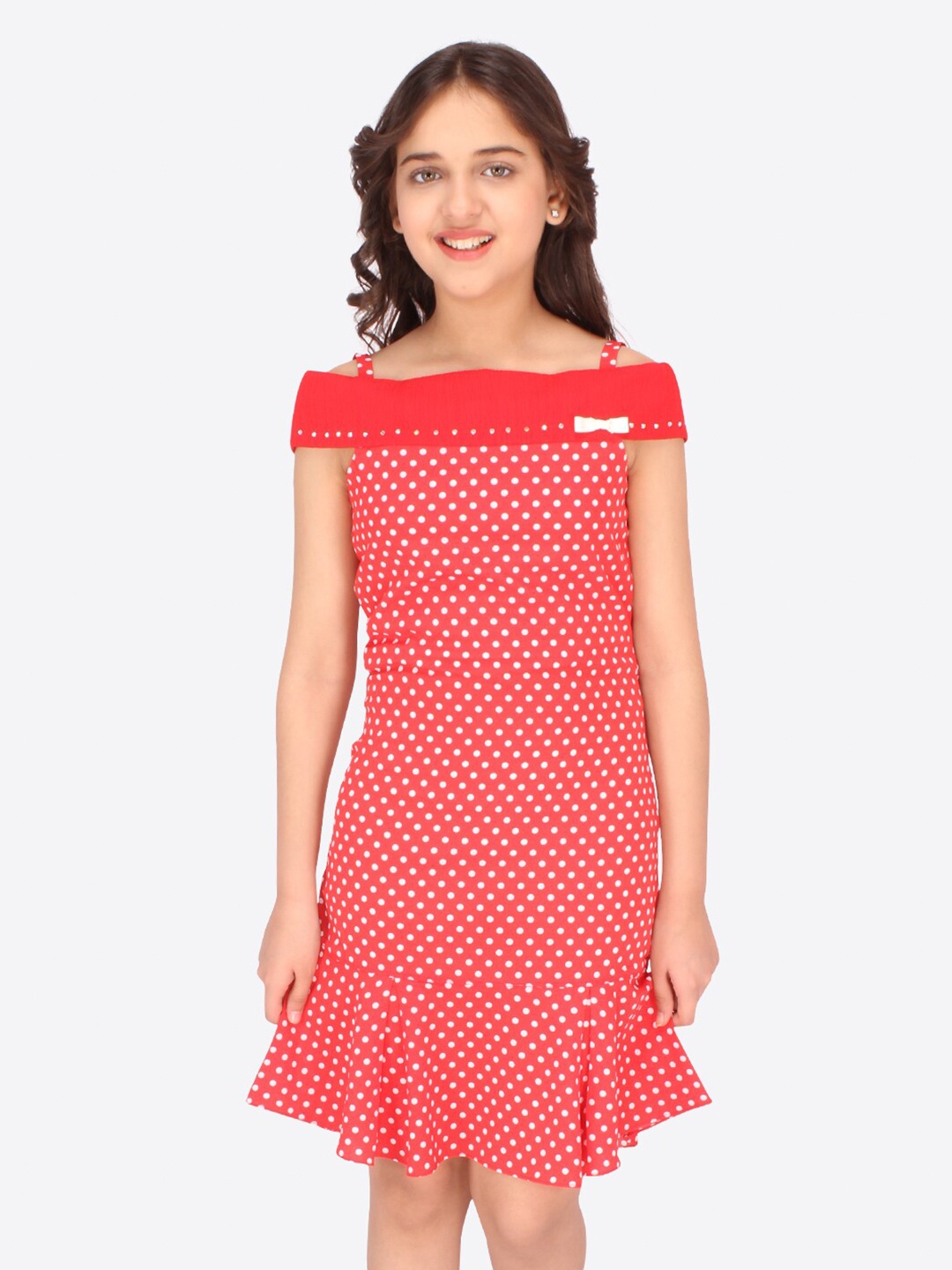 

CUTECUMBER Red Off-Shoulder Applique Georgette Dress