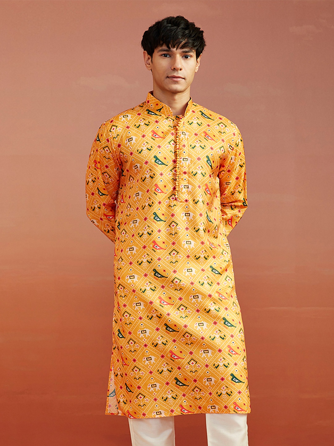 

VASTRAMAY Men Yellow Printed Kurta