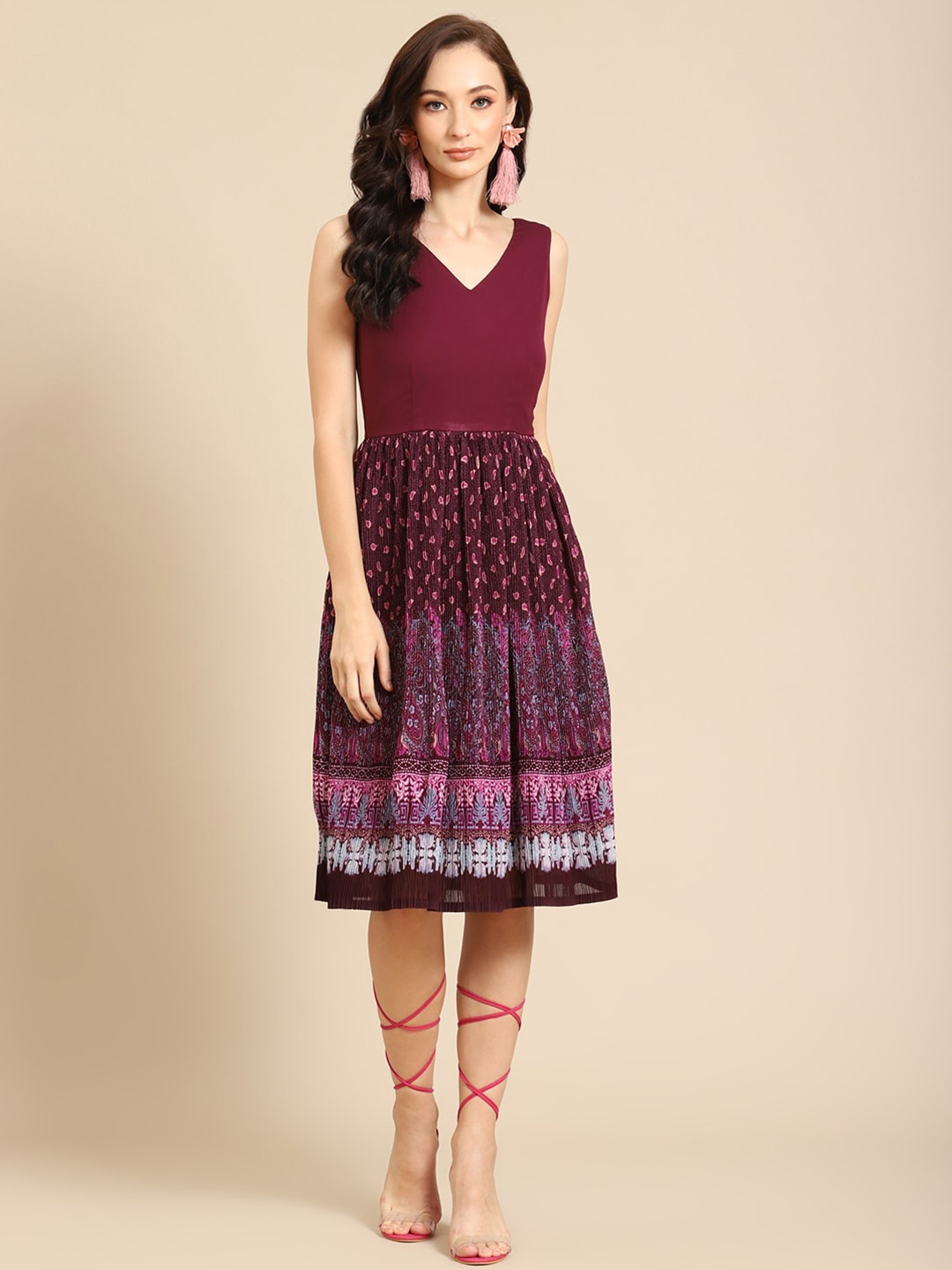 

DODO & MOA Women Maroon & Pink Ethnic Motifs Dress