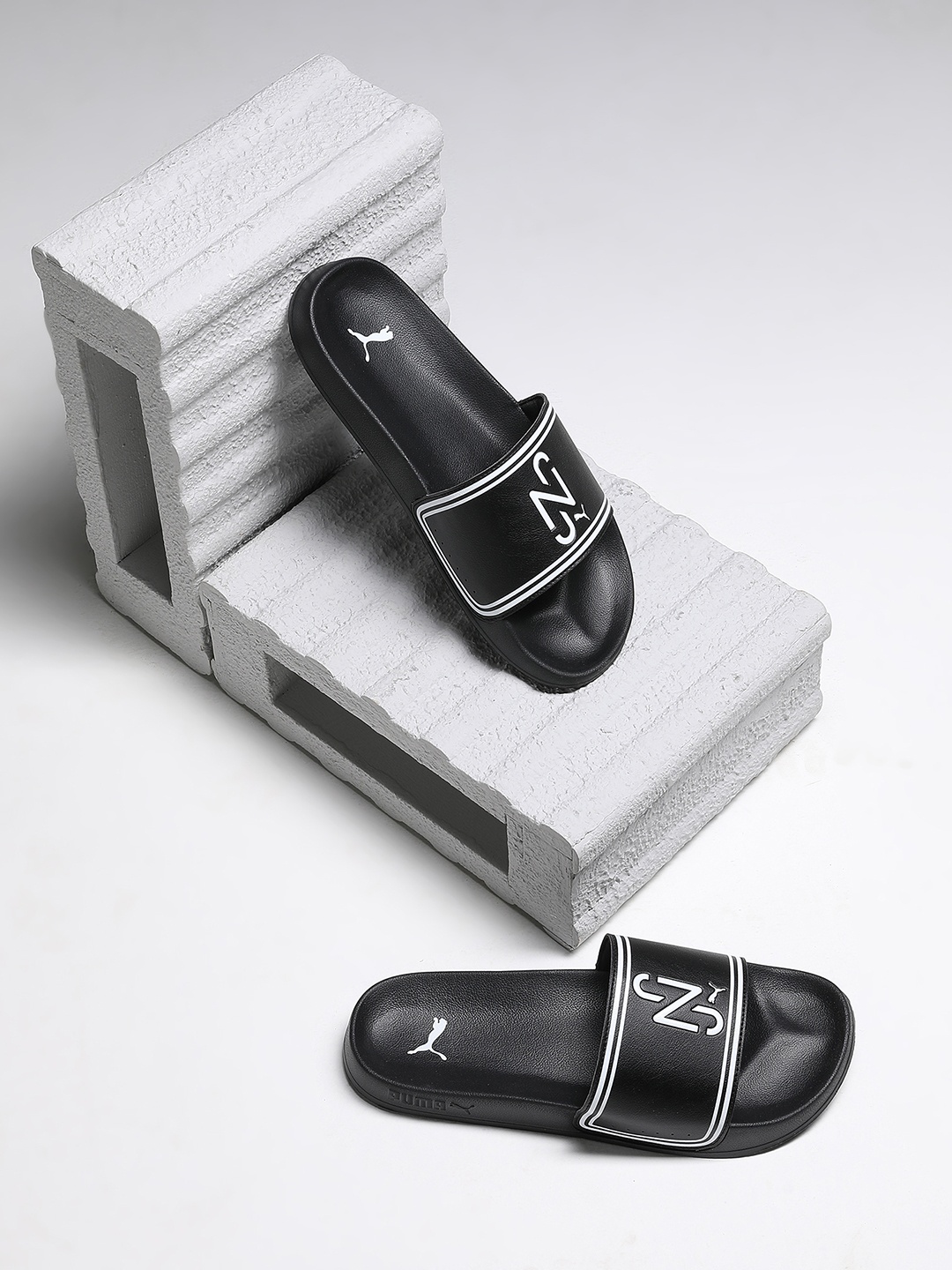 

Puma Men Black & White Printed Sliders