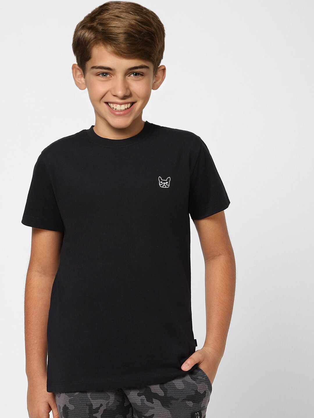 

Jack & Jones Boys Black Solid T-shirt
