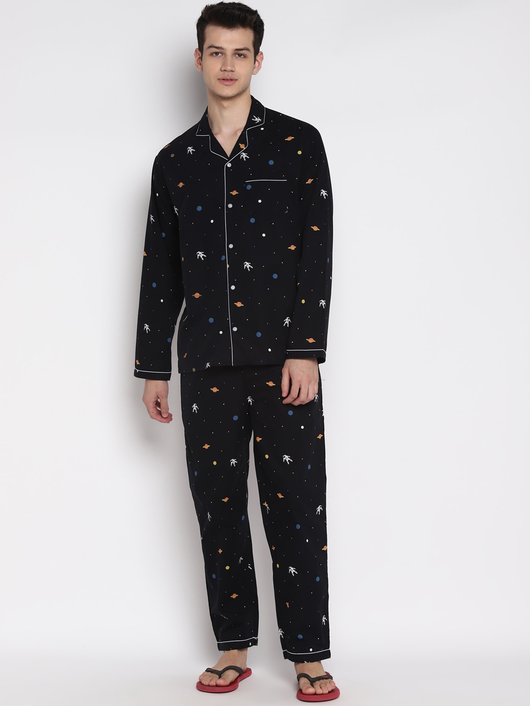 

shopbloom Men Black & Off White Printed Night Suit