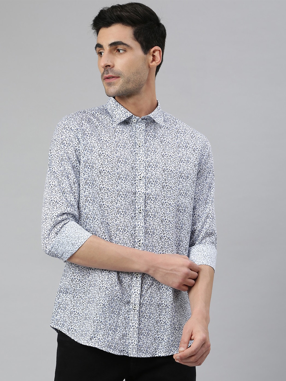 

MR BUTTON Men White Smart Slim Fit Floral Printed Casual Shirt