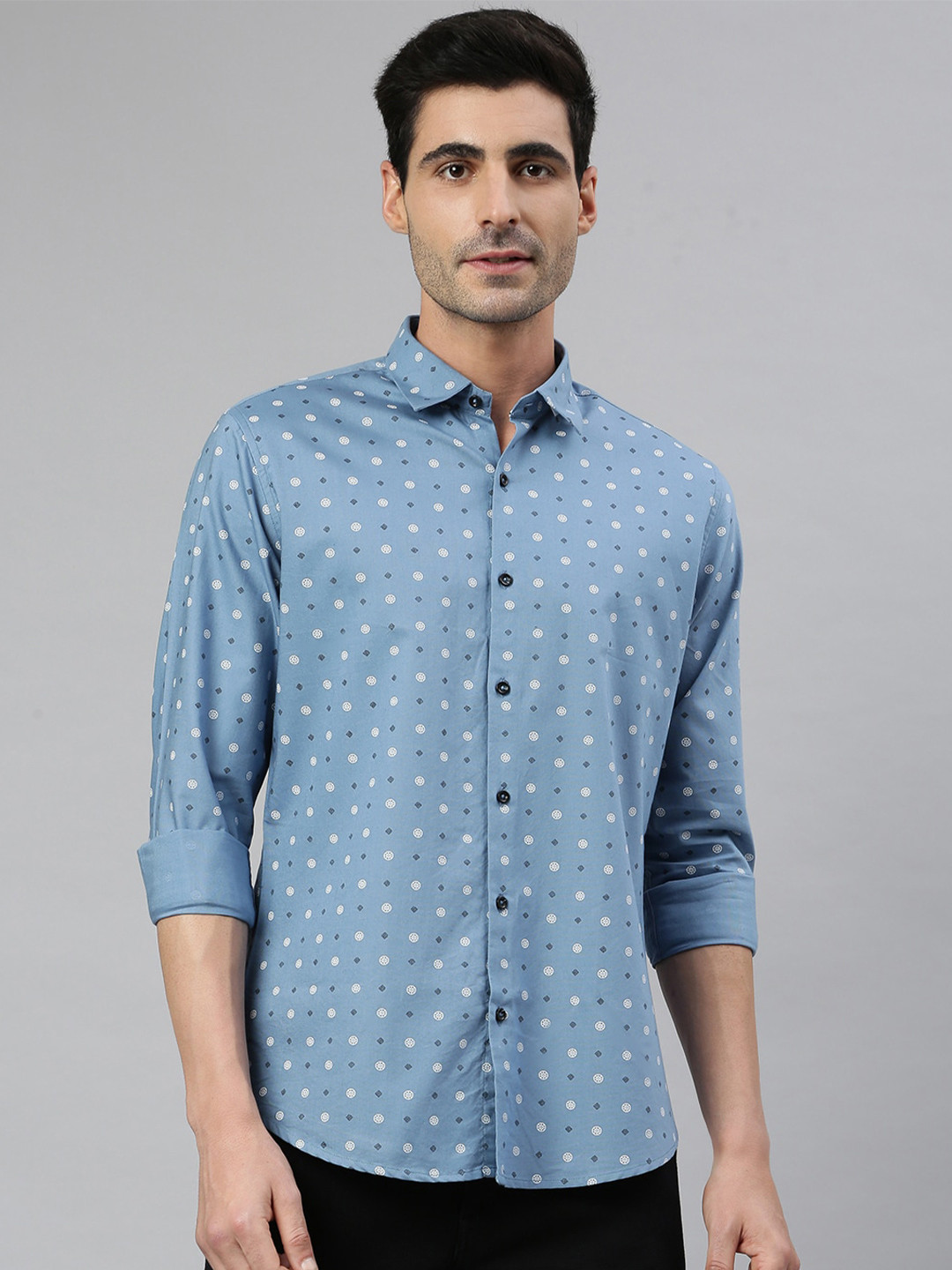 

MR BUTTON Men Blue & White Smart Slim Fit Printed Cotton Casual Shirt