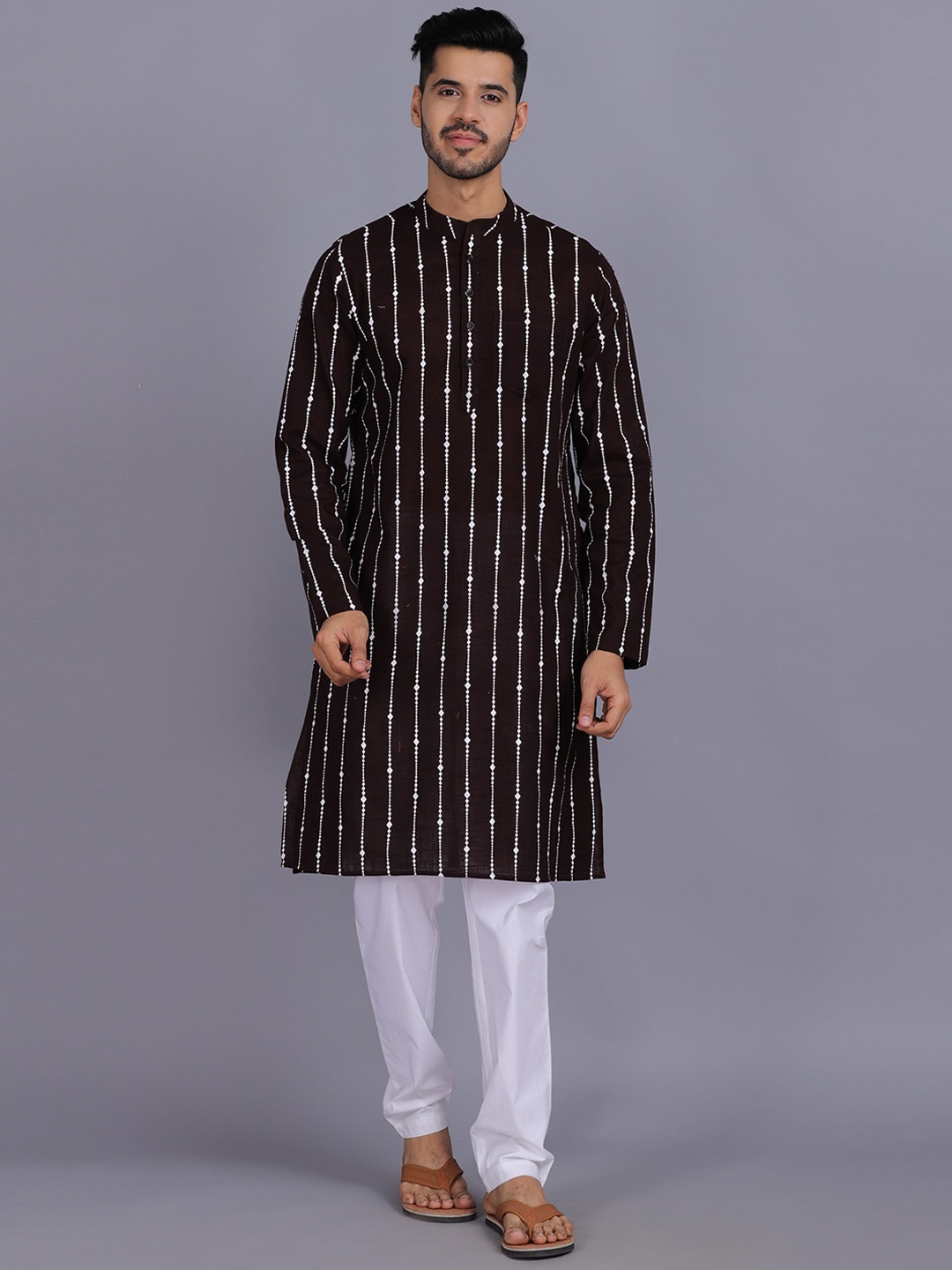 

Waahiba Men Coffee Brown Ethnic Motifs Printed Straight Kurta